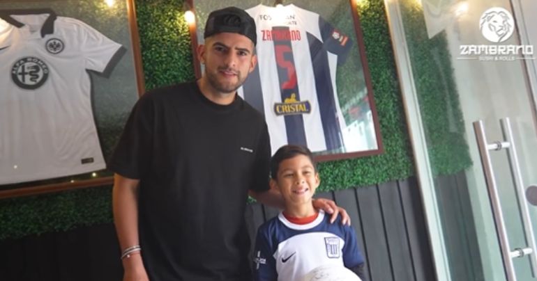 Portada: Carlos Zambrano tuvo un emotivo gesto con un niño, previo a final entre Alianza Lima y Universitario por el título nacional