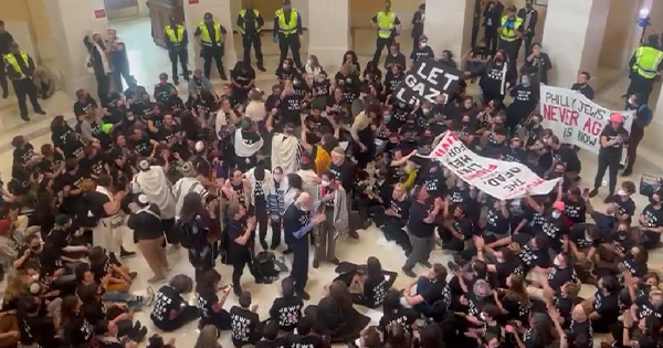 Portada: Manifestantes propalestinos toman el Capitolio de Estados Unidos