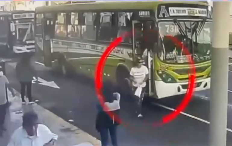 Chorrillos: denuncian que mujer ataca con jeringas a pasajeros de buses