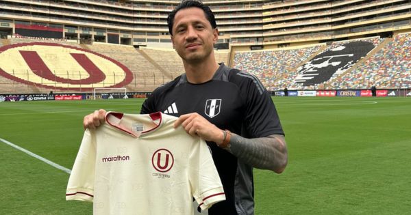 Portada: Gianluca Lapadula posó con la camiseta de Universitario: "De verdad está hermosa"