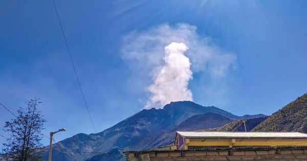 Volcán Ubinas: se registran explosiones en la madrugada de este martes 4 de julio