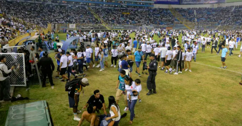El Salvador: al menos 12 muertos tras estampida en el Estadio Cuscatlán