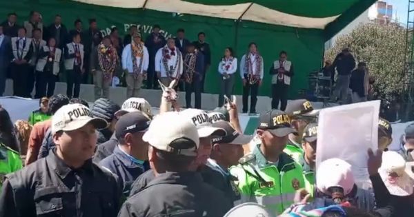 Portada: Gustavo Adrianzén fue abucheado en Puno: premier fue rechazado por la población