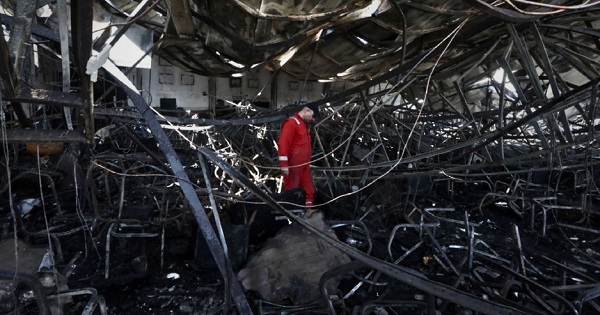 Tragedia en Irak: declaran tres días de luto tras incendio en boda que dejó más de 100 muertos