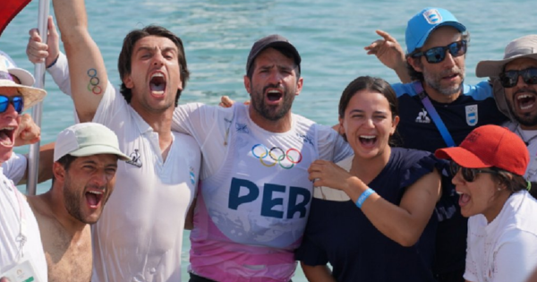 Stefano Peschiera desborda felicidad al recibir medalla de bronce en París 2024: "¡Vamos!"