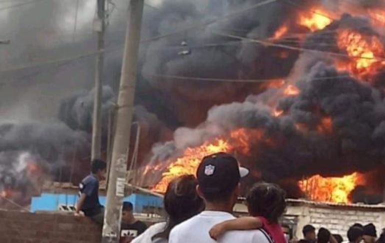 Jicamarca: feroz incendio arrasó con fábrica de químicos y viviendas aledañas