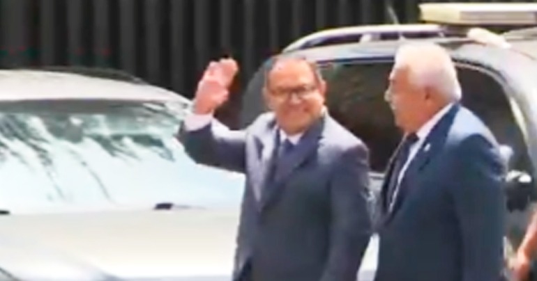 Alberto Otárola: sonriente y en medio del caso Rolex, expremier fue captado ingresando a Palacio de Gobierno
