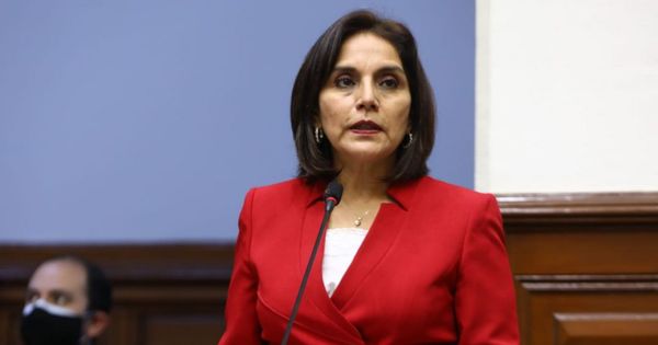 Juan Carlos Lizarzaburu emite comentarios sexistas contra Patricia Juárez en sesión parlamentaria