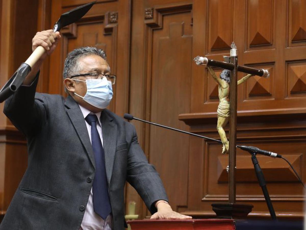 Congresista Carlos Alva renuncia a la bancada Integridad y Desarrollo