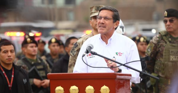 Portada: Las Fuerzas Armadas cumplirán una función de apoyo a la PNP, aclara ministro Jorge Chávez