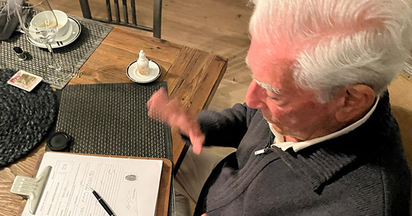 Portada: Mario Vargas Llosa se inscribe en Libertad Popular: ¿cuál será su papel en el partido? | WILLAX