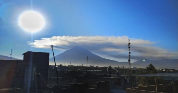 Portada: Volcán Ubinas: se registró nueva explosión de regular magnitud tras varios días de calma