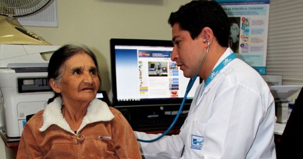 El 79% de adultos mayores en el Perú padece de una enfermedad o condición médica crónica, según INEI