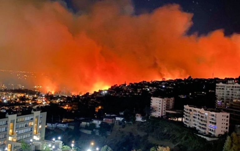 Chile: dos fallecidos y 400 viviendas afectadas por gran incendio en Viña del Mar [VIDEO]