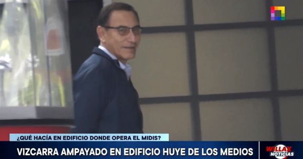 Martín Vizcarra ampayado en piso donde funcionan oficinas del Midis: prometió hablar con la prensa, pero huyó