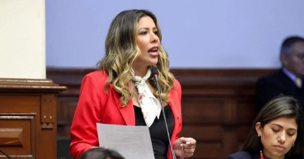 Portada: Comisión de Ética Parlamentaria verá denuncia de oficio contra Rosselli Amuruz este lunes 16 de octubre