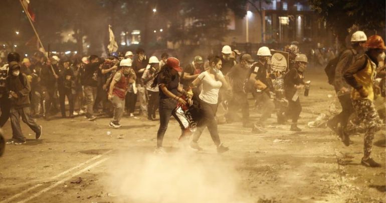 Protestas en Lima: muere manifestante tras enfrentamiento con la Policía en la avenida Abancay