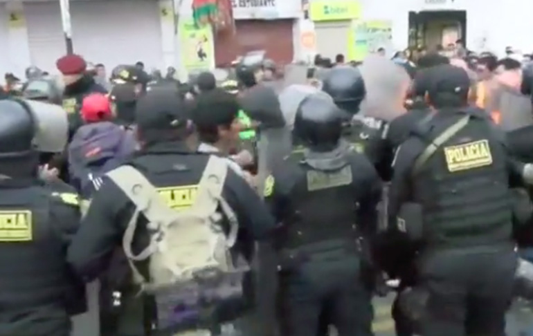 Huancayo: manifestantes se enfrentan a la Policía Nacional