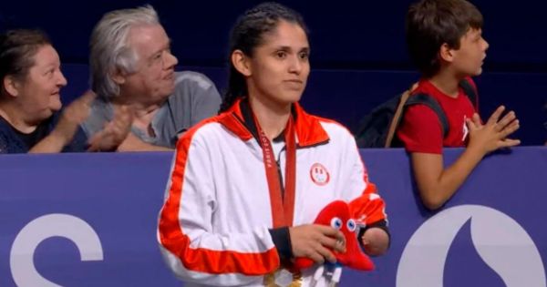 Angélica Espinoza ganó medalla de oro en los Juegos Paralímpicos París 2024: así fue su emotiva premiación