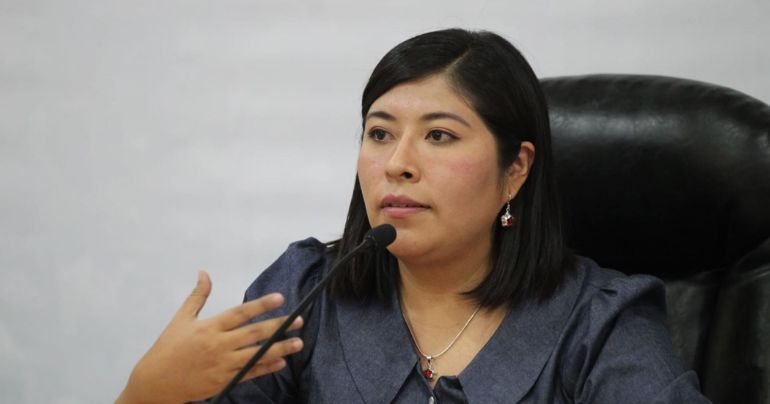 Portada: Betssy Chávez: expremier afirma que no se fugará del país tras suspender su protección personal