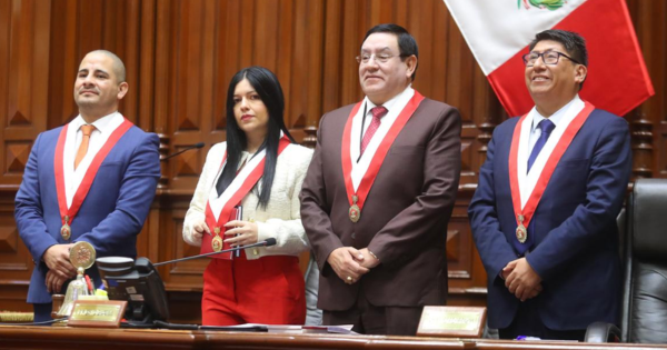 Portada: Ariana Orué juró como congresista de la República en reemplazo del fallecido Enrique Wong