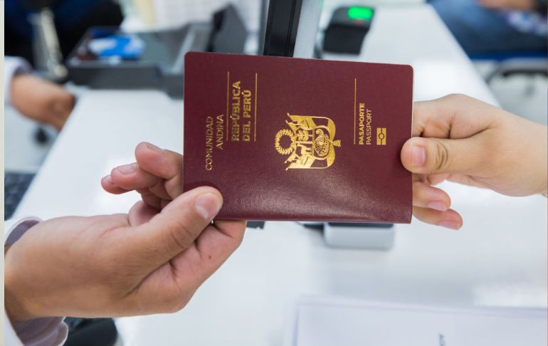 Portada: Migraciones dará pasaporte sin cita a viajeros con vuelos programados hasta el 2 de enero 2023