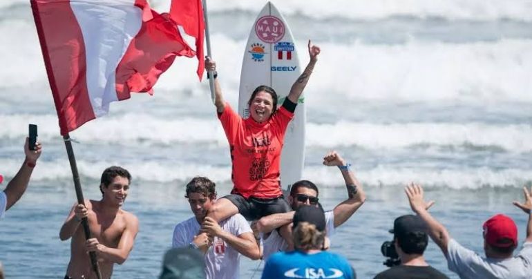Portada: Sofía Mulanovich seleccionará a los niños que participarán en el campeonato interplayas de surf