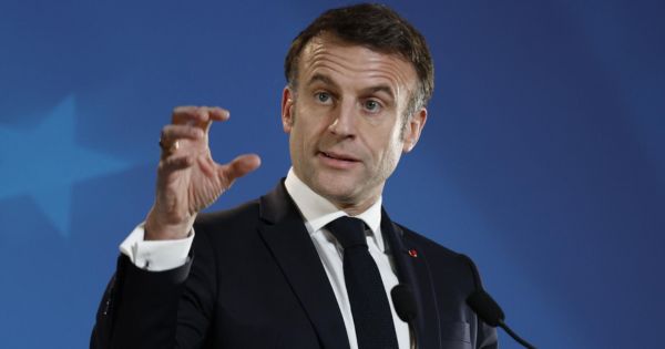 Emmanuel Macron:"Estamos listos para poner todos los medios para que Rusia no gane la guerra"