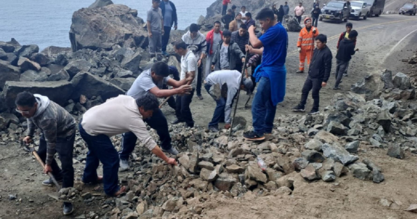 Portada: Arequipa: Panamericana Sur fue cerrada tras nueva caída de rocas en tramo de Atico