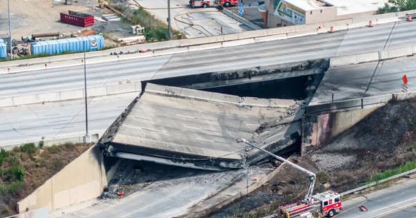 Estados Unidos: colapsa puente de una de las principales autopistas por vehículo en llamas