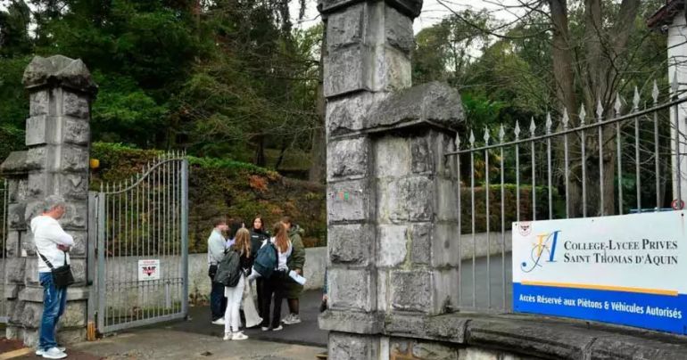 Profesora es asesinada por un alumno en plena clase