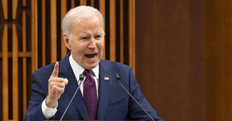 Joe Biden solicita al Congreso prohibir los rifles de asalto: "Está desgarrando nuestras comunidades"