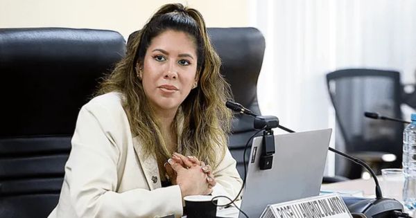 Portada: Rosselli Amuruz: Fiscalía abrió investigación preliminar contra la tercera vicepresidenta del Congreso