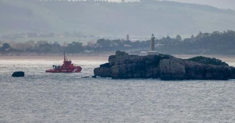 Portada: Buscan a peruano desaparecido tras hundimiento de embarcación pesquera en España