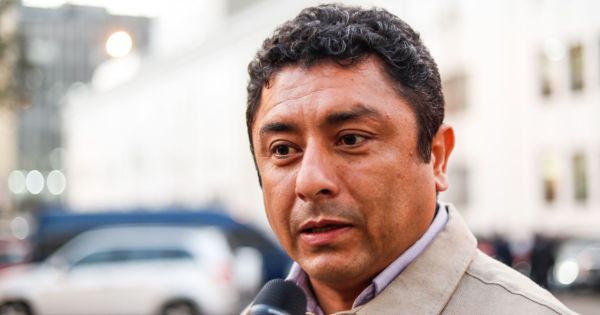 Portada: Guillermo Bermejo: colaborador eficaz revela que asesor del congresista llevó coima de S/40.000 a su casa