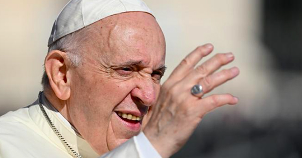 Portada: Papa Francisco fue operado sin complicaciones por hernia abdominal