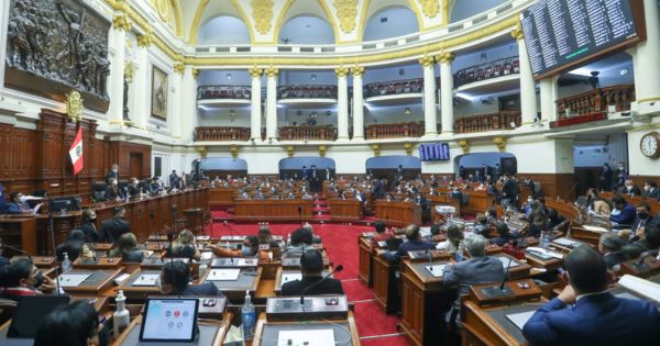 Portada: Congreso: tras la recesión económica, piden aprobar retiro de 4 UIT de AFP y devolver Fonavi