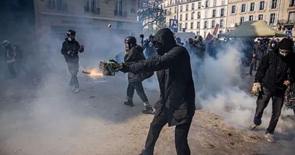 Portada: Francia: condenan a más de 700 personas a prisión por violentas protestas