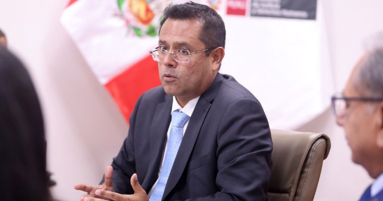 Ministro de Justicia a favor de sanción del INPE contra Pedro Castillo