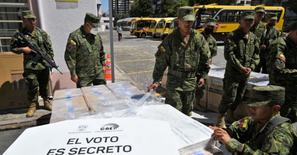 Portada: Referéndum en Ecuador: ¿qué propuestas fueron respaldadas y cuáles rechazadas?