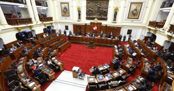 Portada: Congreso ratifica ley de nombramiento automático para docentes interinos