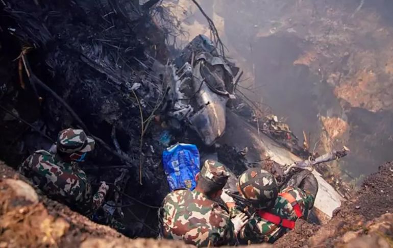 Portada: Nepal: Al menos 68 personas murieron tras accidente aéreo con 72 pasajeros