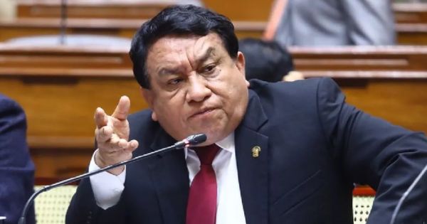 Portada: José Luna Gálvez critica dictamen de reforma de pensiones: No garantiza pensiones dignas