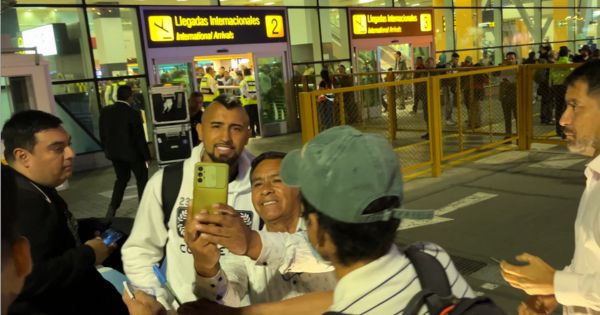 Con Arturo Vidal, Colo Colo llegó a nuestro país para su decisivo duelo ante Alianza Lima por Copa Libertadores