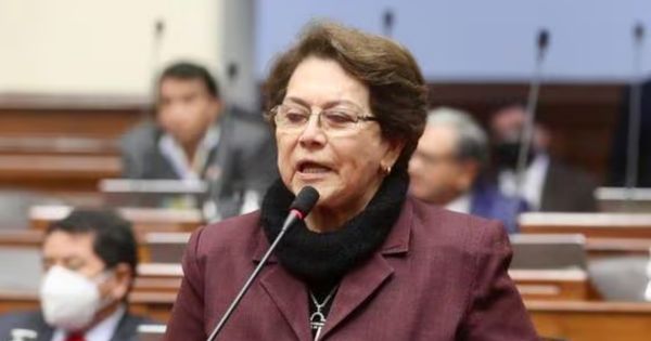 Portada: Gladys Echaíz asegura que la "Escuela Nacional de la Magistratura" formará mejor a fiscales y jueces