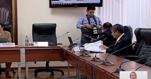 Wilfredo Oscorima se presentó ante Comisión de Fiscalización por caso Rolex
