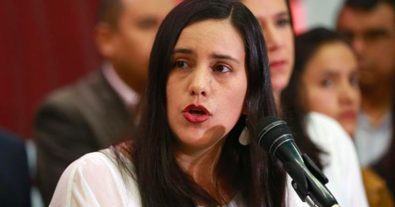 Verónika Mendoza considera una "traición" que Isabel Cortez haya recibido condecoración de Dina Boluarte
