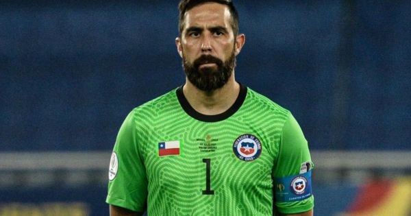 Portada: Claudio Bravo arremetió contra entrenador de Chile: ¿qué dijo?