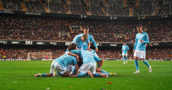 Renato Tapia dio pase de gol en la victoria del Celta 3 a 1 ante Valencia