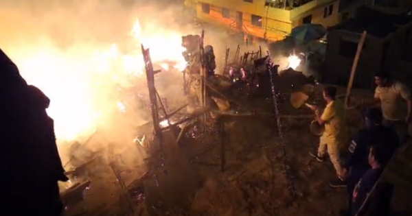 Tragedia en Chorrillos: incendio de grandes proporciones devora tres casas en medio de celebraciones por Año Nuevo